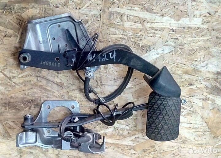 Педаль тормоза и сцепления Mercedes W 124