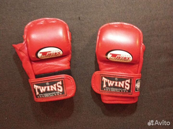 Перчатки для занятия единоборствами