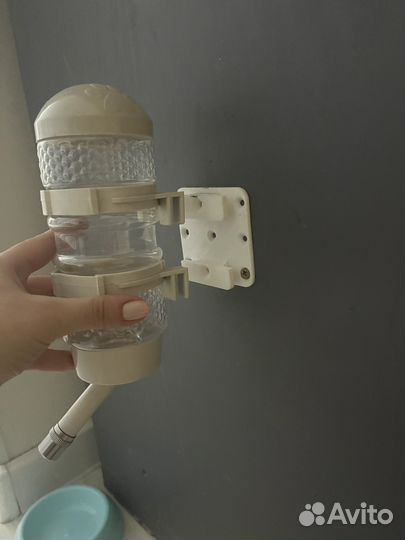 Поилка для животных с креплением