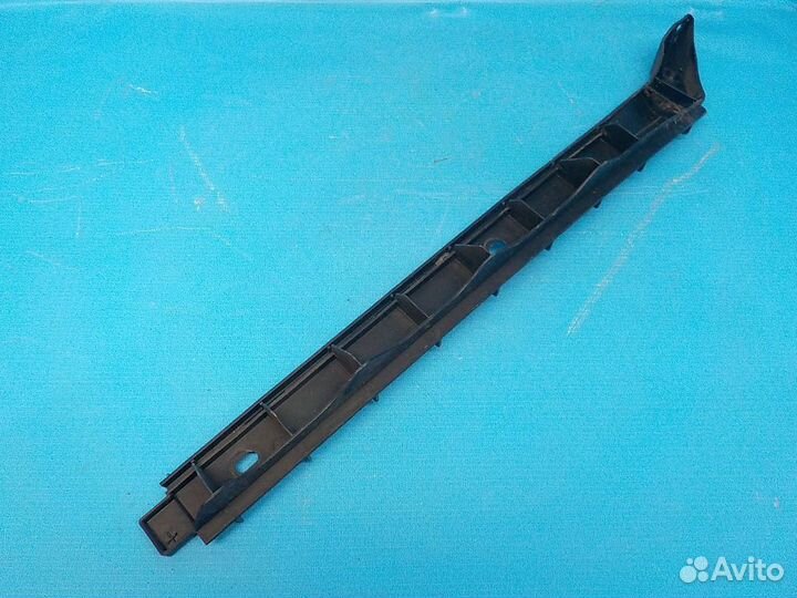 Кронштейн заднего бампера правый skoda Octavia A5