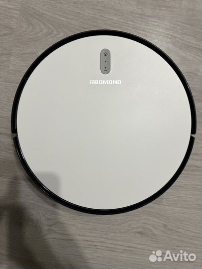 Робот-пылесос моющий redmond