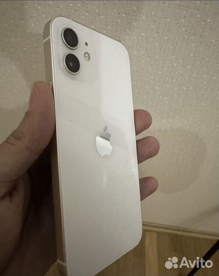 iPhone 12, 64 ГБ