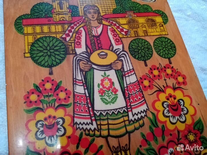 Панно роспись по дереву СССР. Девушка с караваем