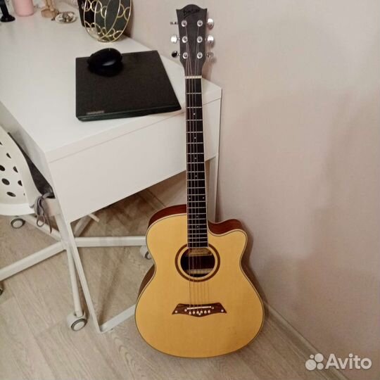 Акустическая гитара