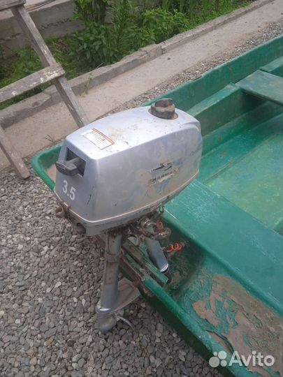 Пластиковая лодка с мотором