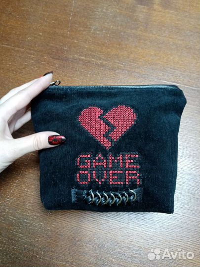 Косметичка новая женская с вышивкой