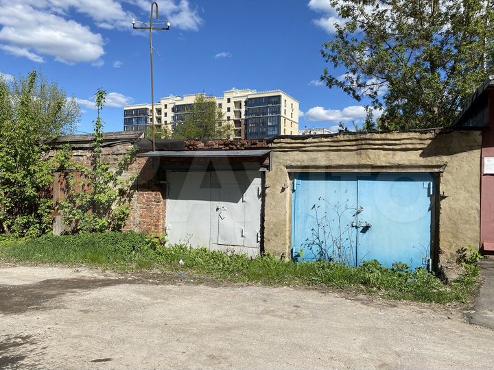 Гараж, > 30 м²