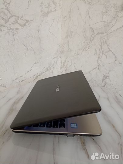 Ноутбук asus