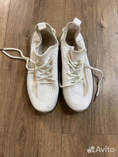 Кроссовки женские 37 размер