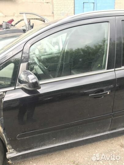 Дверь передняя левая Opel Zafira B