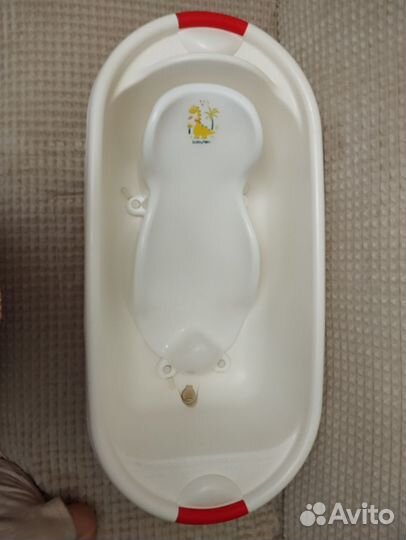Ванночка для купания новорожденного с горкой белая