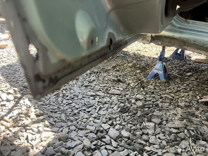 Передняя левая дверь Renault Логан лада ларгус