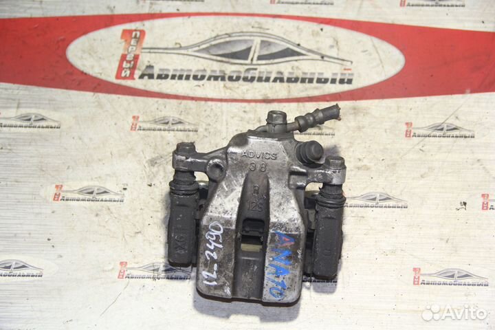 Суппорт зад право c Toyota Mark X Zio ANA10 2AZ-FE