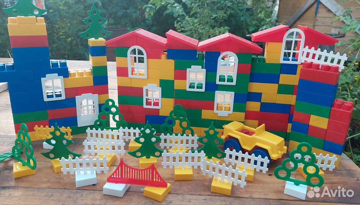 Пластиковый конструктор для малышей + машинки+кран