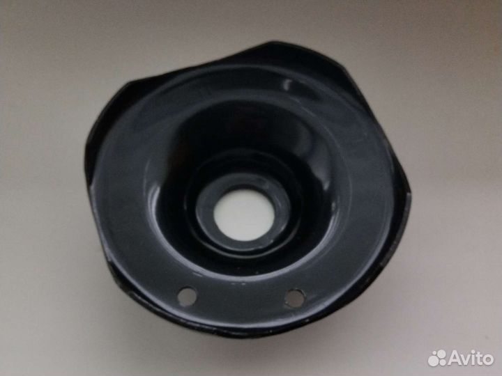 Чашки верхние пружин стойки передней подвески