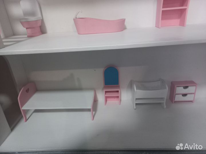 Кукольный домик с мебелью