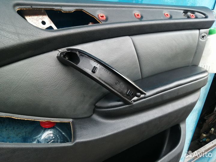 Обшивка передней правой двери черная BMW X5 e53