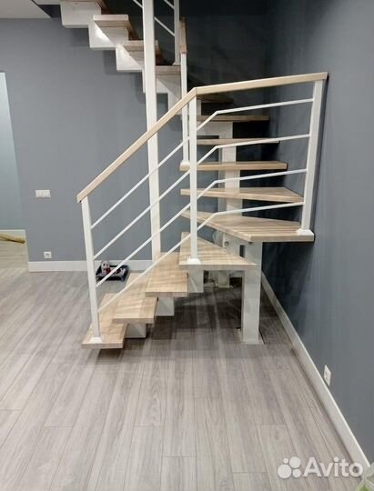 Лестница на металлокаркасе