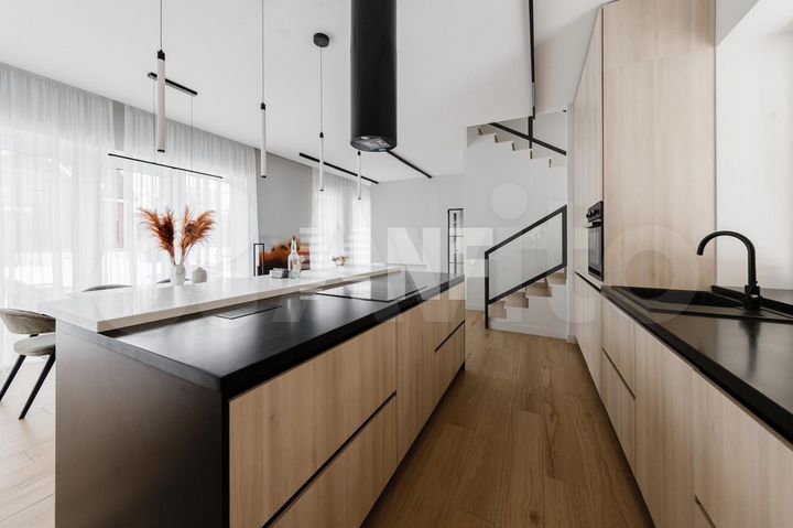 Дом 180 м² на участке 6 сот.