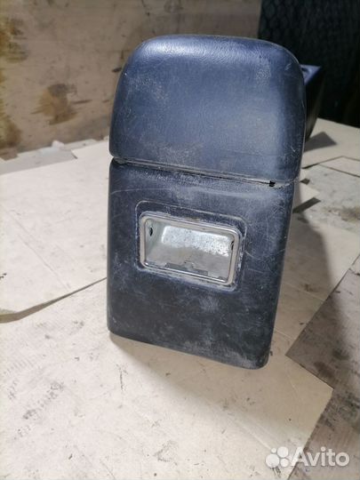 Крышка подлокотника Toyota Carina E