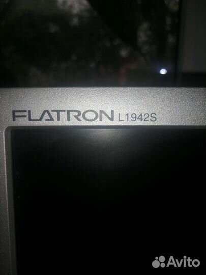 Монитор LG 19