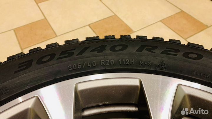 Pirelli Scorpion Ice Zero 2 275/45 R20 и 305/40 R20