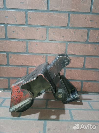 Кронштейн балки nissan atlas AMF22 TD27T