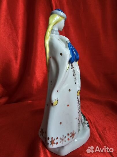 Фарфоровая статуэтка-снегурочка