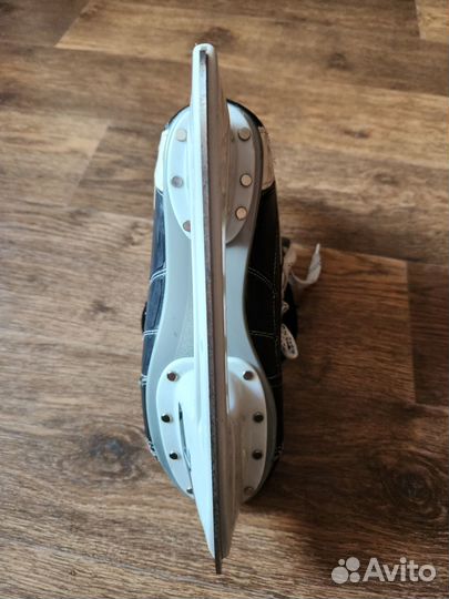 Хоккейные коньки ccm 42 размер б/у