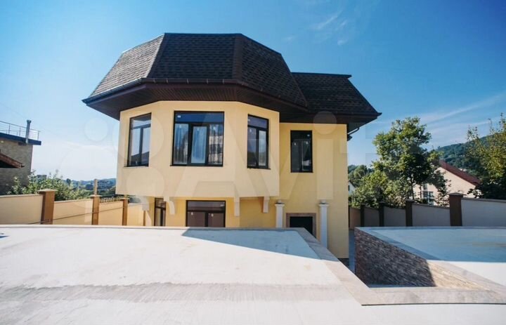 Дом 375 м² на участке 3,75 га