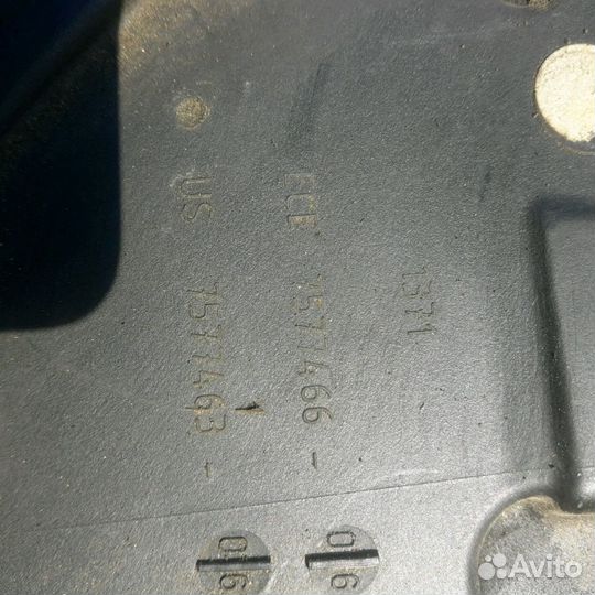 Корпус воздушного фильтра бмв 750I 2010г