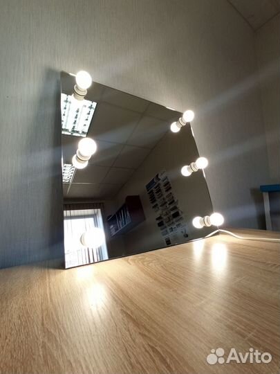 Зеркало с лампочками