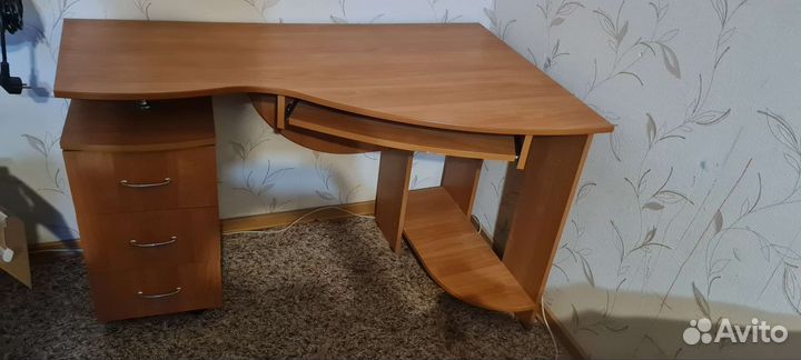 Компьютерный стол