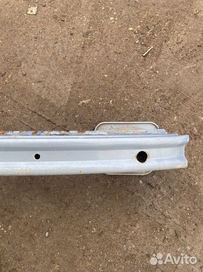 Задний усилитель бампера Fiat Punto