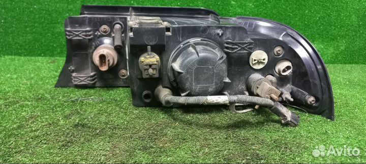 Фара передняя правая Lincoln Navigator UN173