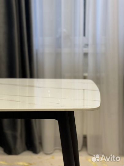 Дизайнерский обеденный стол Рио