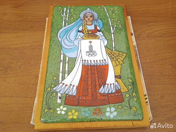 Ретро советское панно: девушка с караваем