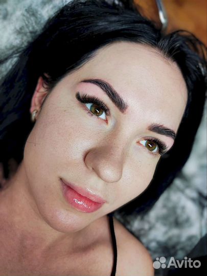 Наращивание ресниц, бровист