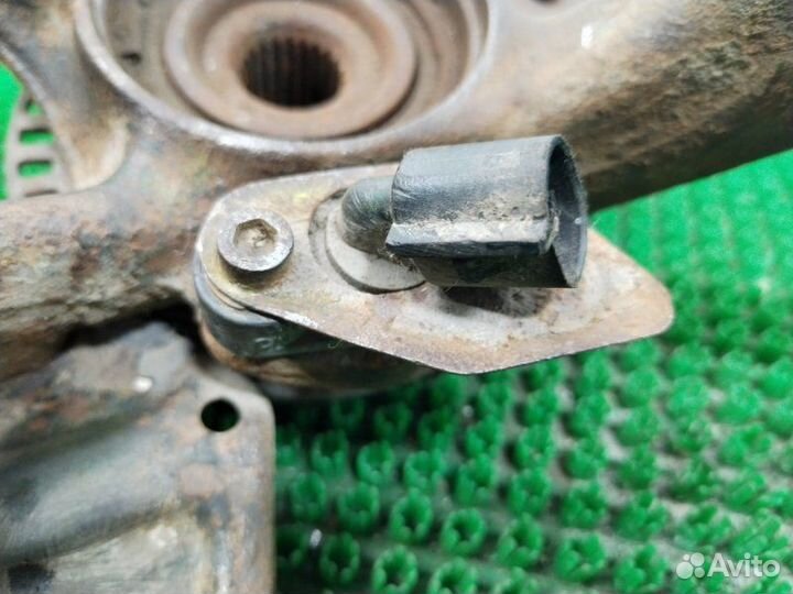 Кулак поворотный передний правый Volkswagen Golf 3