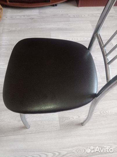 Продам 2 стула кухонных