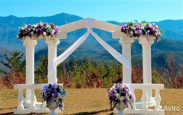 Книги, колонны, фигуры 3d 2d, пилястры