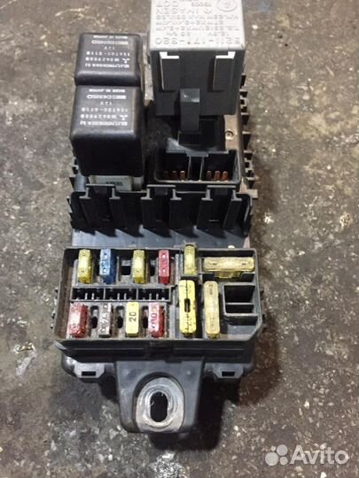 Блок Предохранителей Mitsubishi Mirage 2000г. 1.3л