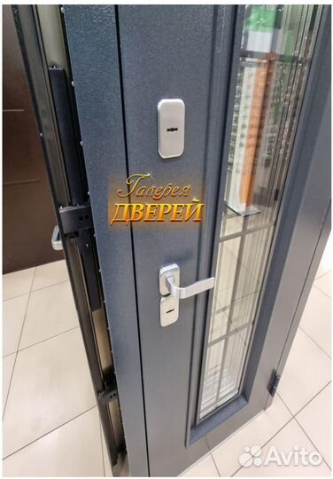 Дверь с терморазрывом и стеклопакетом