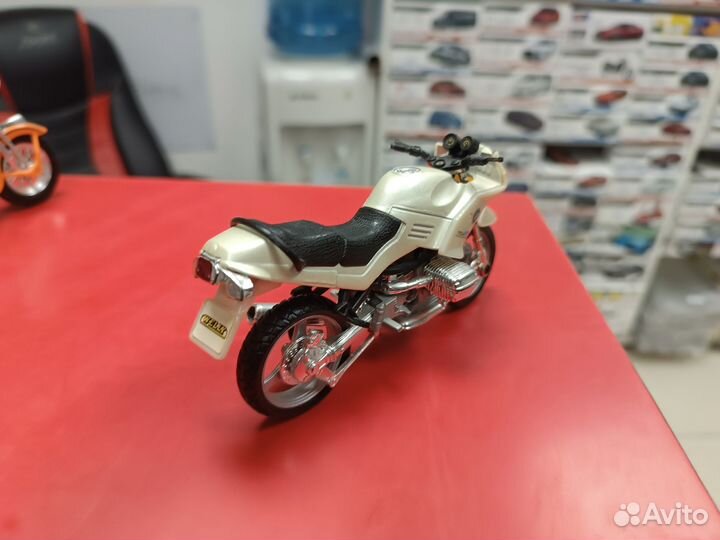 Мотоцикл BMW RS 1:18 Welly