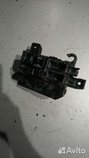 Блок предохранителей салонный ford escape 1