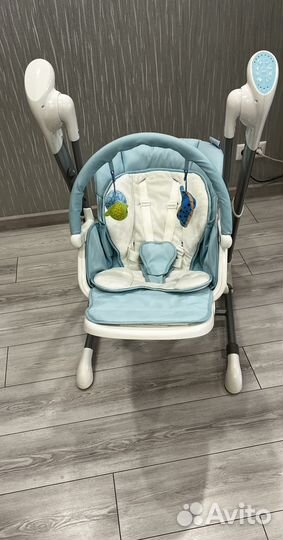 Стульчик для кормления и укачивающий центр 2 в 1