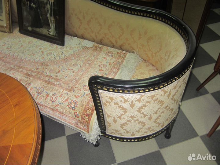 Антикварный диван 1900-е годы