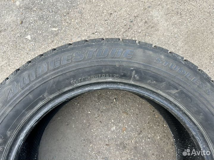 Bridgestone Blizzak Revo GZ 215/60 R17