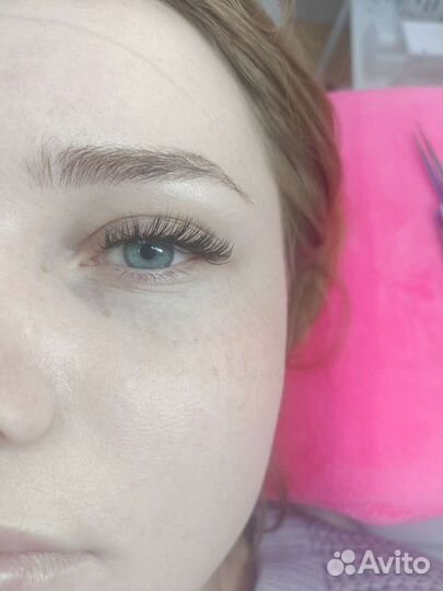 Мастер по наращиванию ресниц