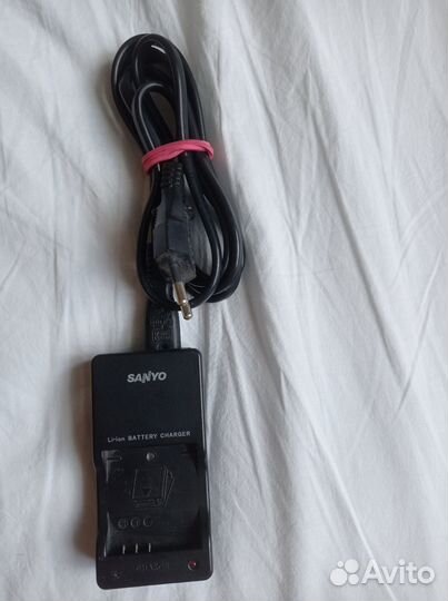 Зарядное устройство Sanyo VAR-L20NI